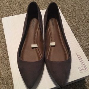 Women’s Gray Flats